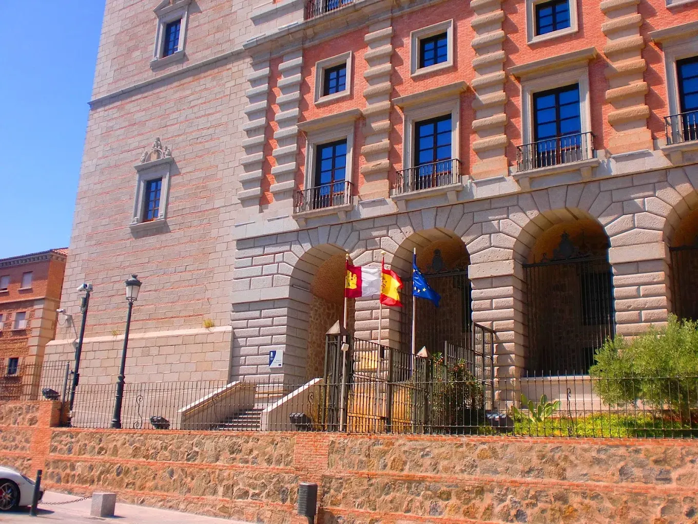 Foto de Biblioteca pública y cafetería mirador